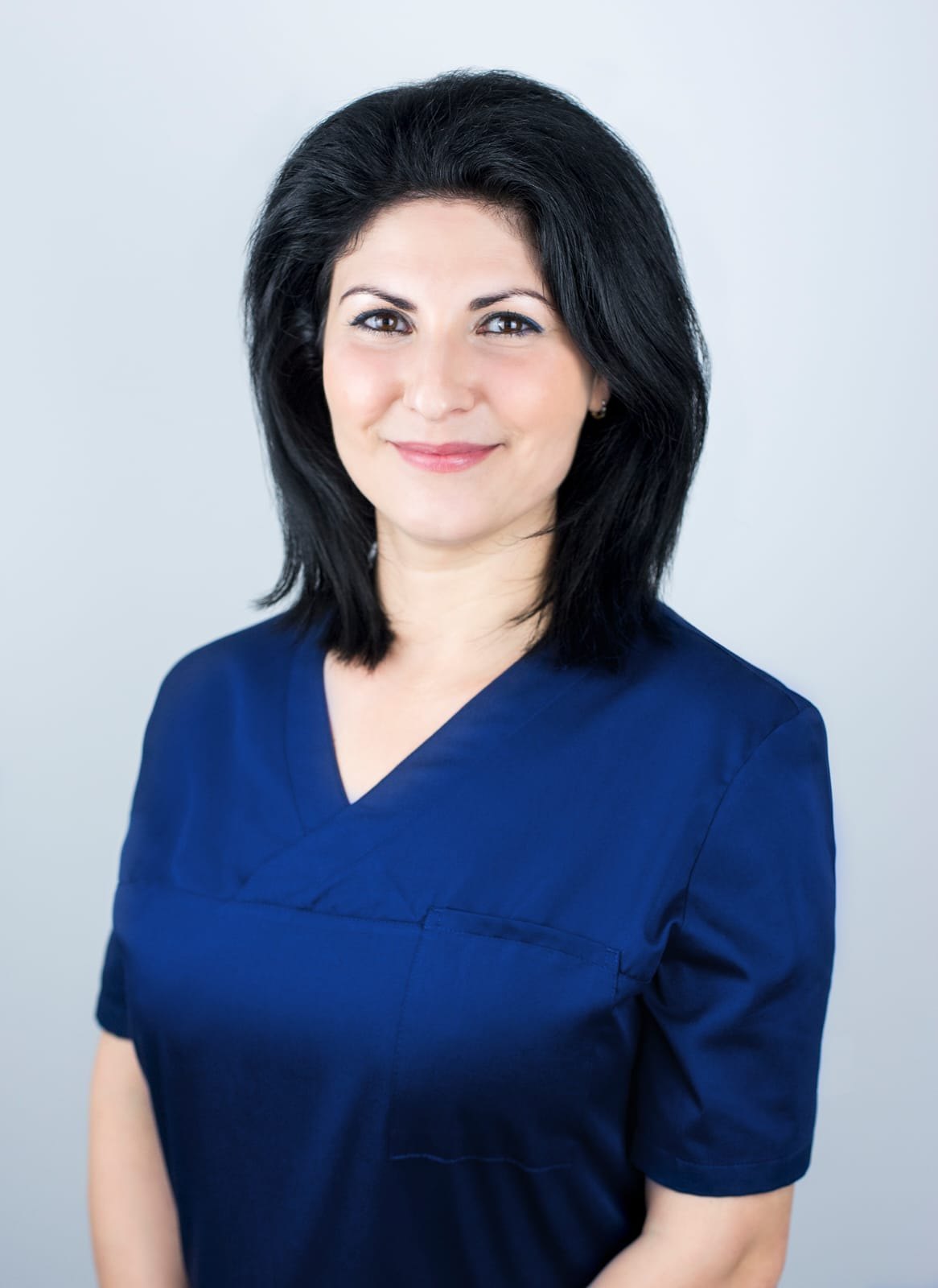 Doctor medic Elena Bucur, Zahnärztin für Implantologie und zahnärztliche Chirurgie in Karlsruhe